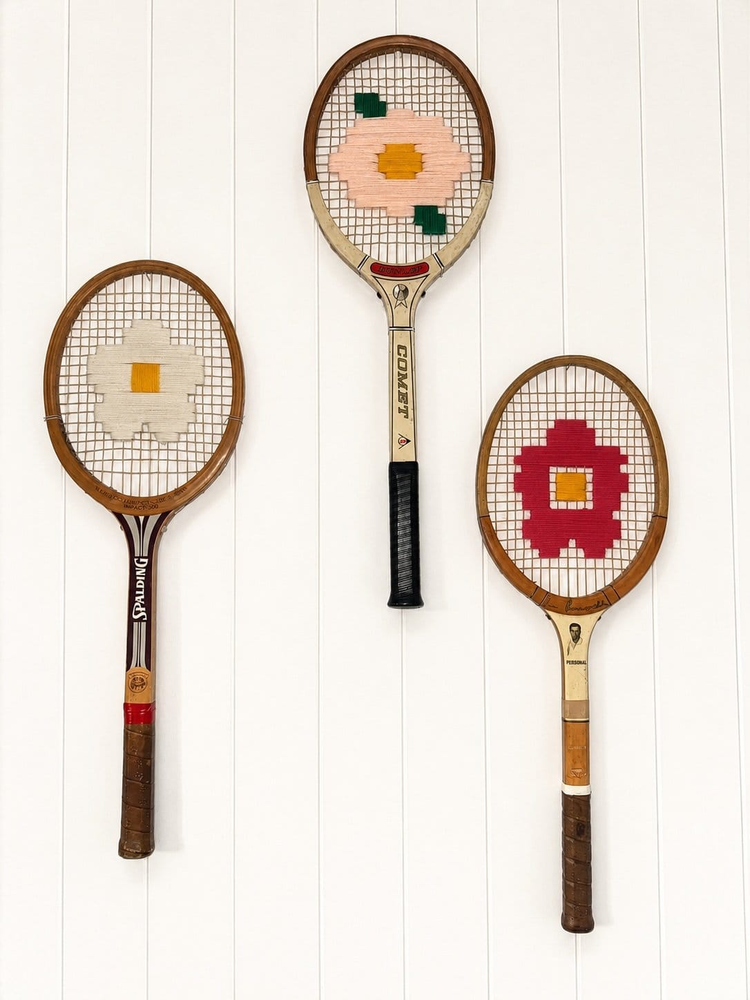 Vintage Tennis Racquet Wall Art - White Daisy Flower