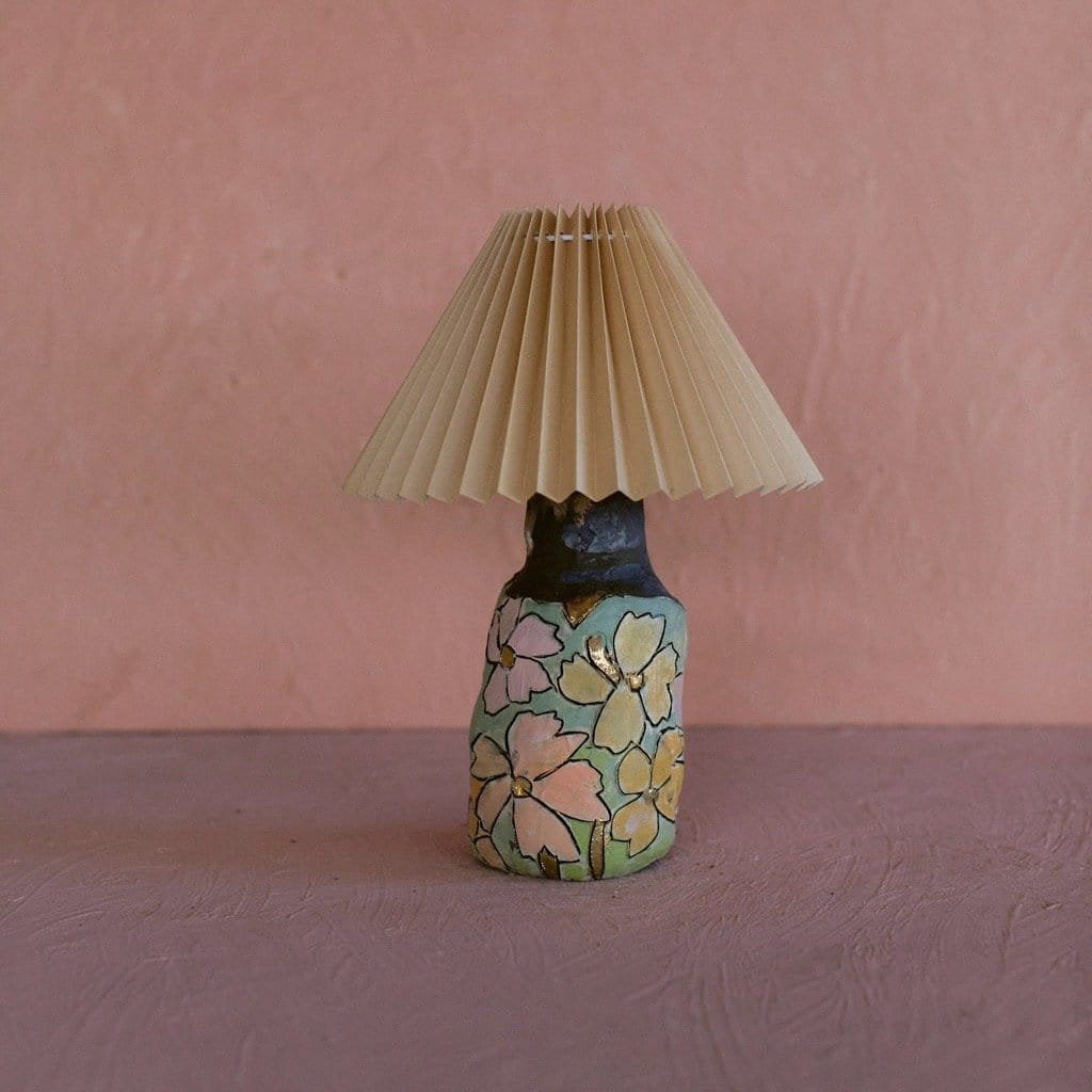 Lamp With Shade (24 X 35 cm)