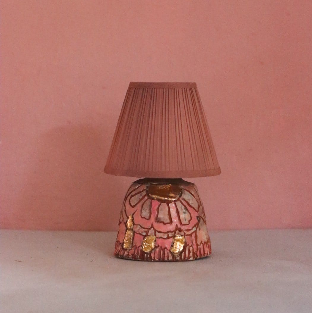 Lamp With Shade (19 x 32 cms)