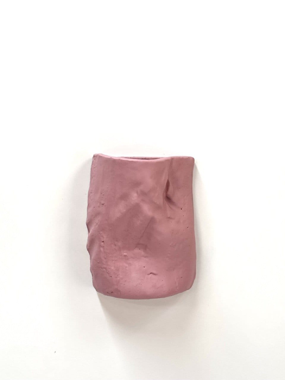 Short Crush Wall Vase 'Matt Pink'