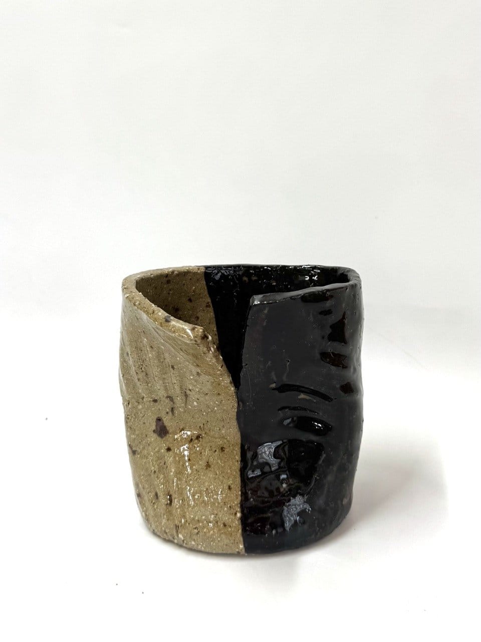 Short Crush Vase 'Mud Black'