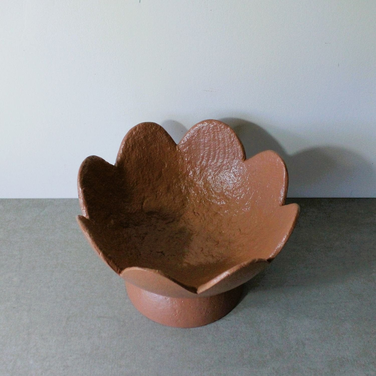 Scalloped Pedestal Bowl - Mocha