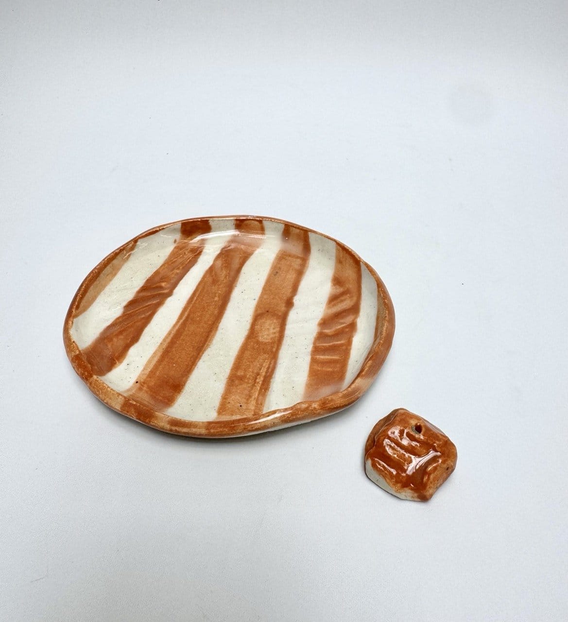 Dish + Incense Rock White / Copper